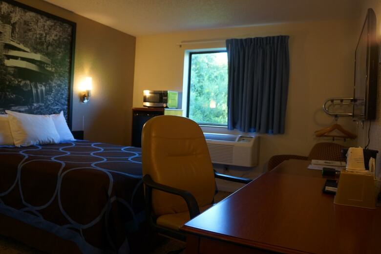 Hotel Super 8 By Wyndham Delmont