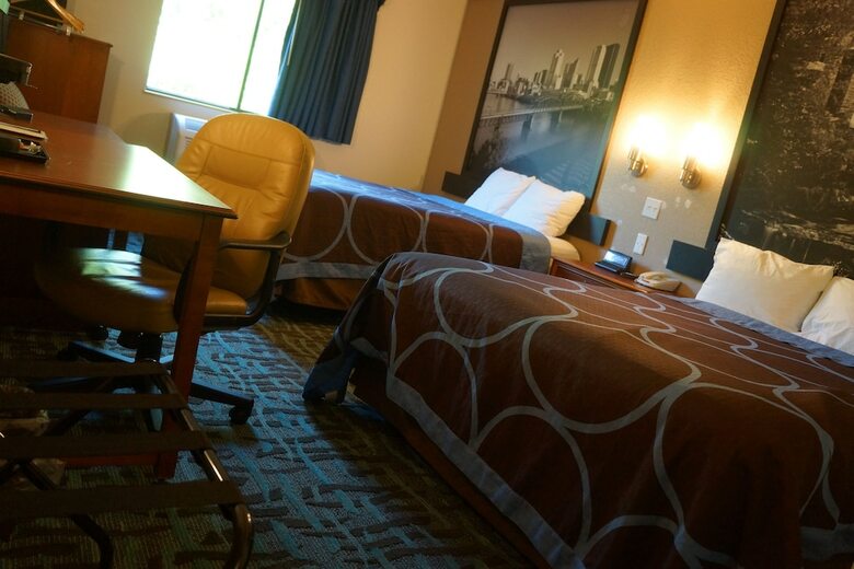 Hotel Super 8 By Wyndham Delmont