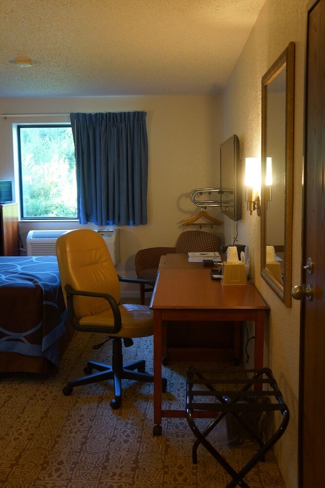 Hotel Super 8 By Wyndham Delmont