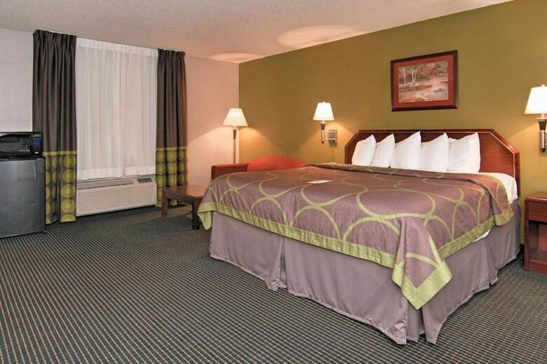 Motel Super 8 By Wyndham Houston/nasa/webster Area