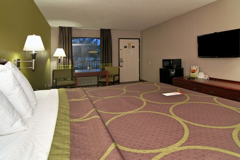 Motel Super 8 By Wyndham Houston/nasa/webster Area