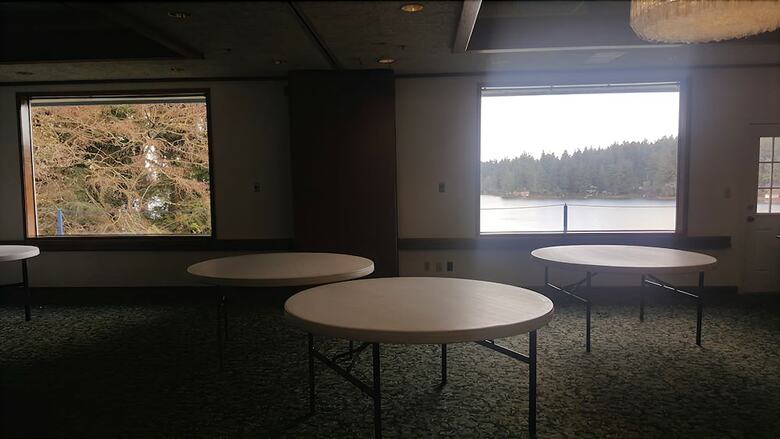 Hotel Oyster Bay Inn & Suites