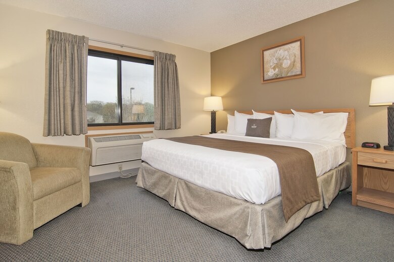Boarders Inn & Suites By Cobblestone Hotels - Faribault