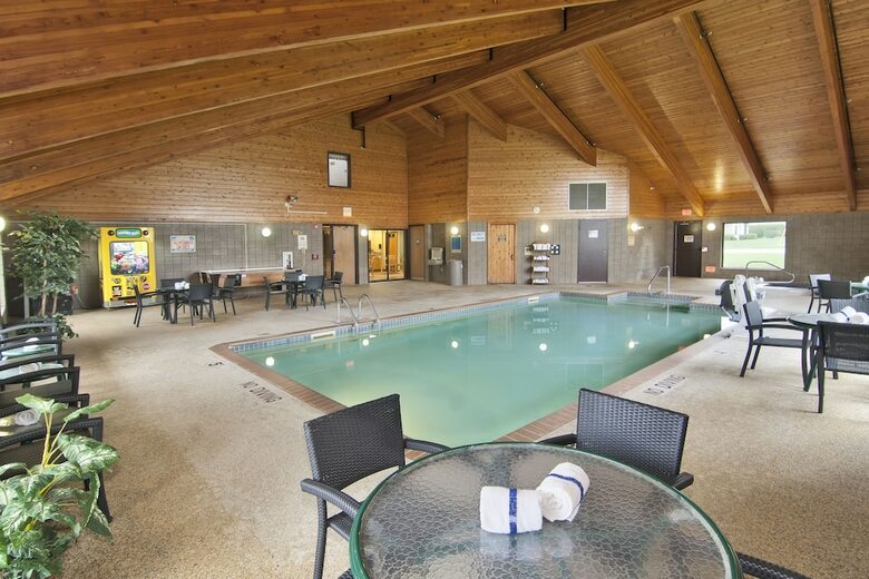 Boarders Inn & Suites By Cobblestone Hotels - Faribault
