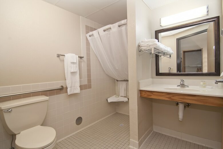 Boarders Inn & Suites By Cobblestone Hotels - Faribault