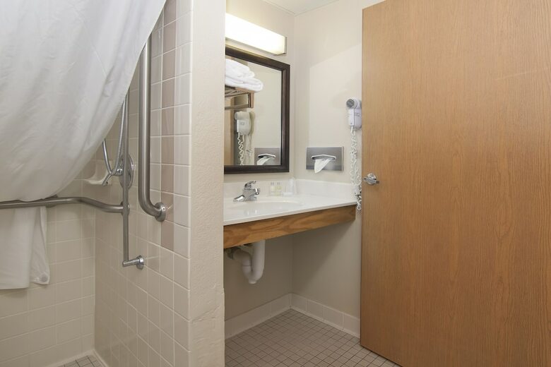 Boarders Inn & Suites By Cobblestone Hotels - Faribault