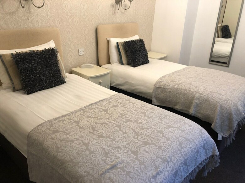 Bed & Breakfast Lynton House