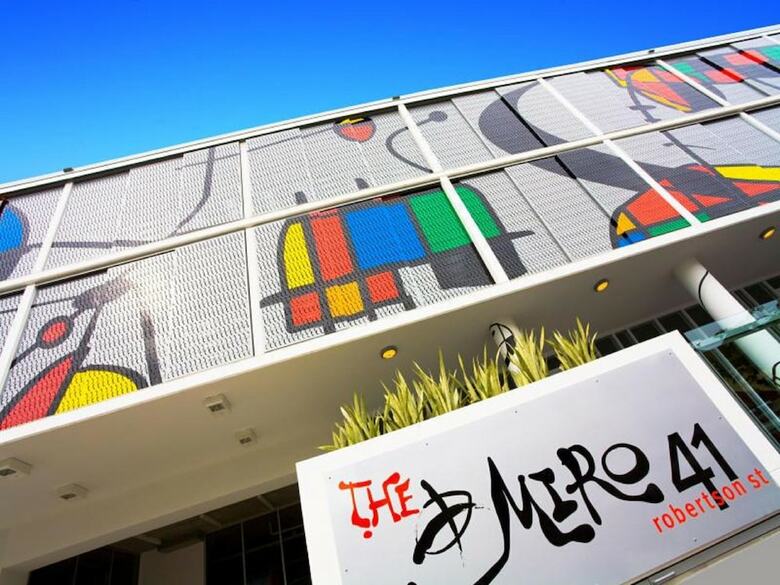 Miro Apartments