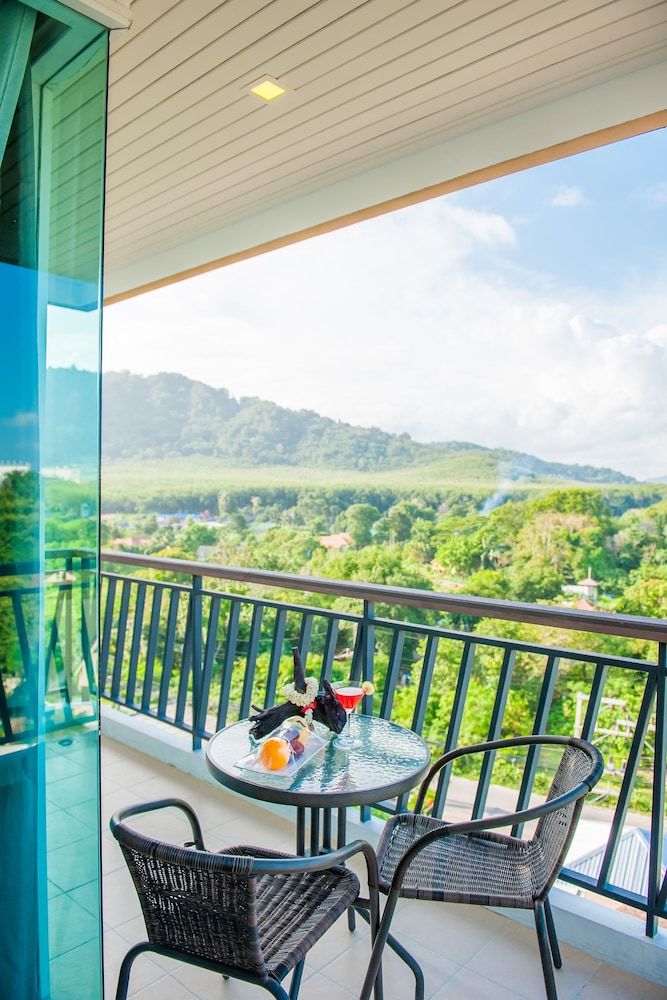 Aparthotel Grand Nai Harn Suites