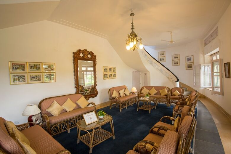 Shikarbadi Hotel