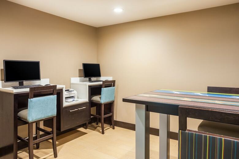 Holiday Inn Express Hotel & Suites Mebane
