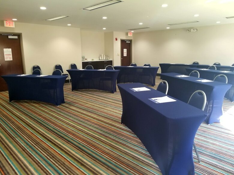 Holiday Inn Express Hotel & Suites Mebane