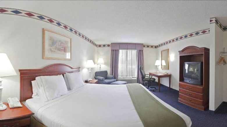 Holiday Inn Express Hotel & Suites Mebane