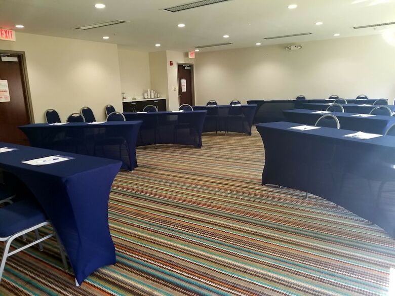 Holiday Inn Express Hotel & Suites Mebane