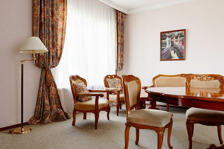 Hotel Oktyabrskaya