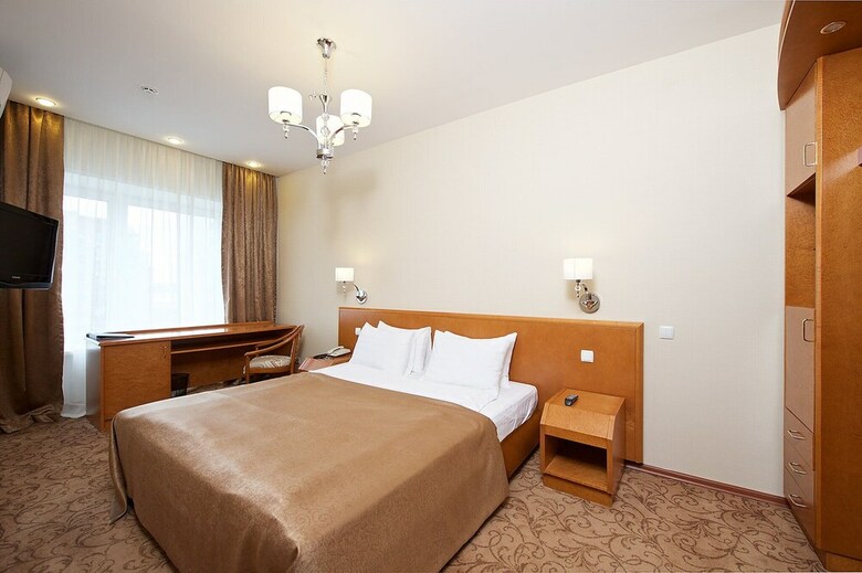 Hotel Oktyabrskaya