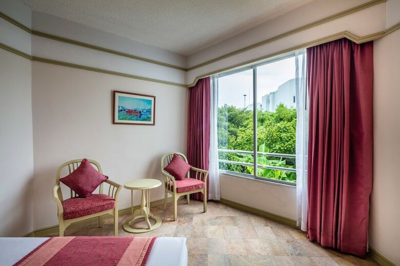 Hotel Cholchan Pattaya Beach Resort