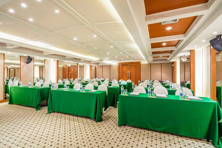 Hotel Cholchan Pattaya Beach Resort