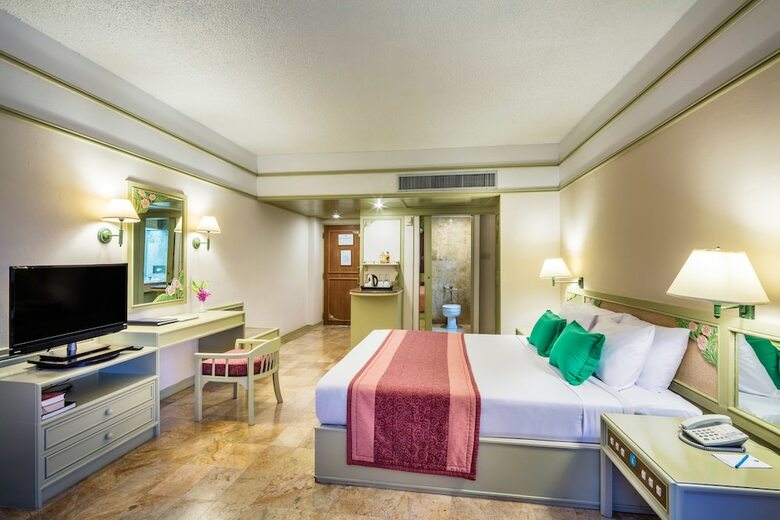 Hotel Cholchan Pattaya Beach Resort