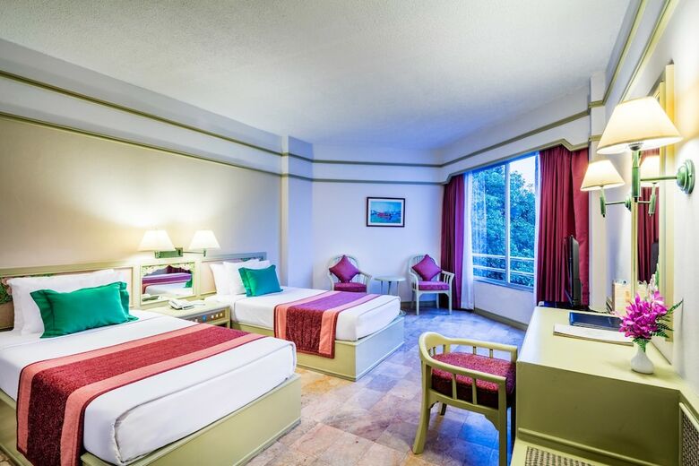 Hotel Cholchan Pattaya Beach Resort