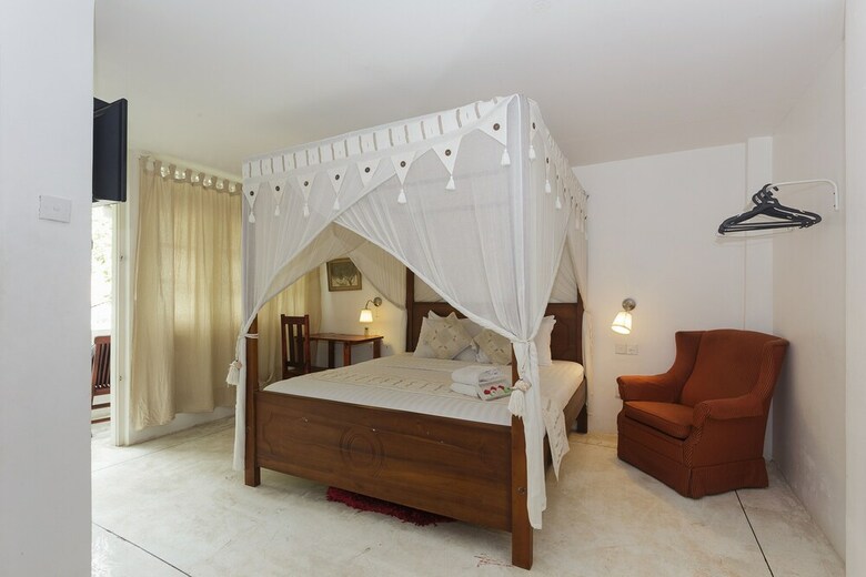 Royce Boutique Hotel