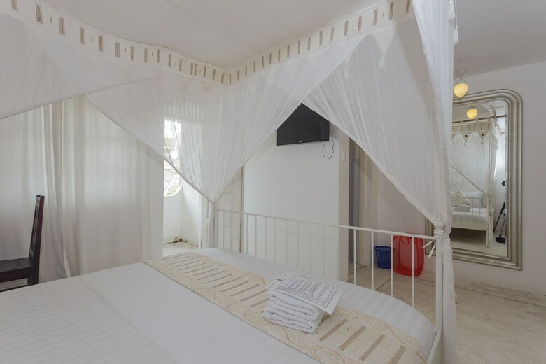 Royce Boutique Hotel