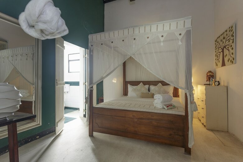 Royce Boutique Hotel