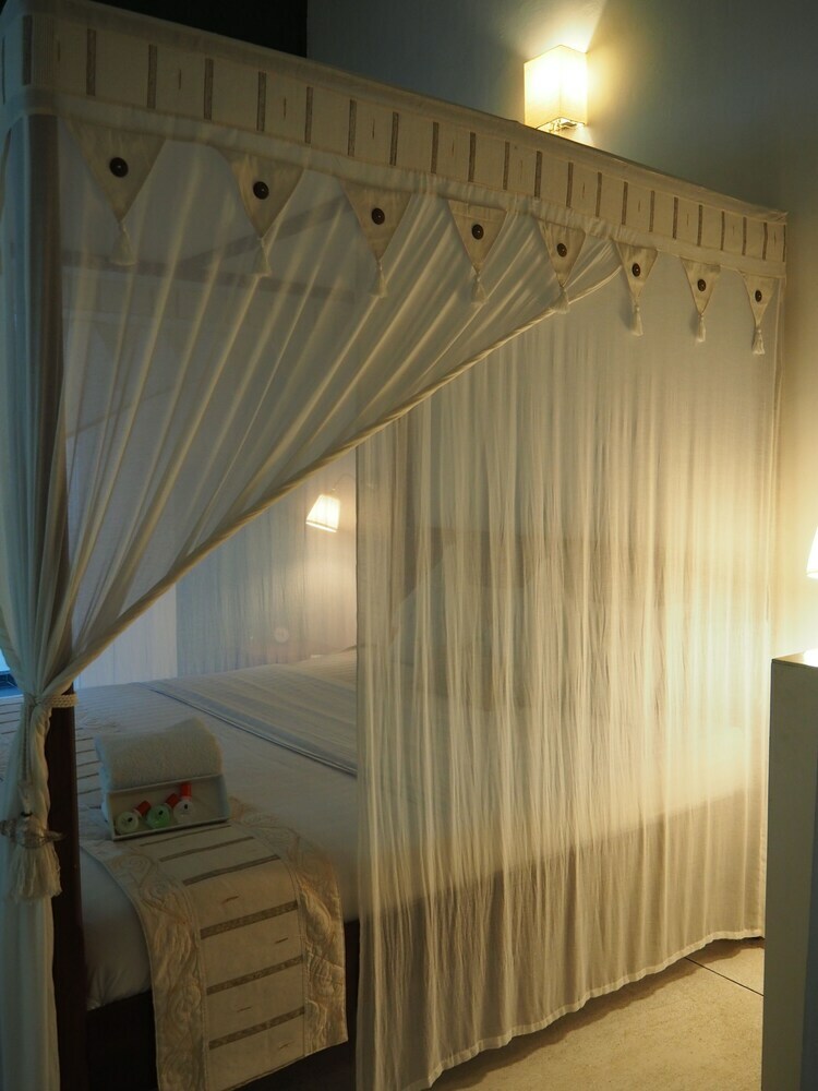 Royce Boutique Hotel