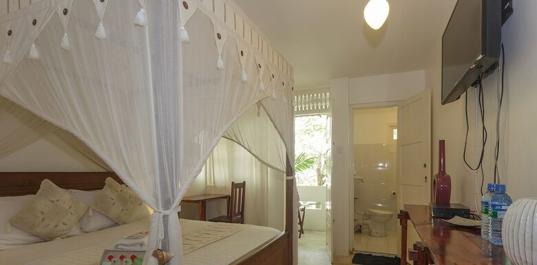 Royce Boutique Hotel