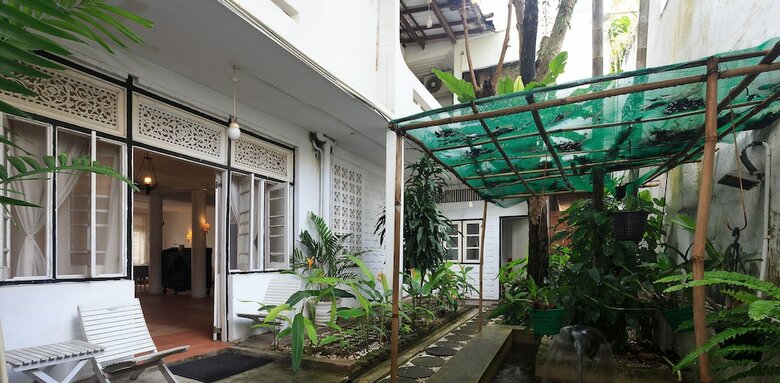 Royce Boutique Hotel
