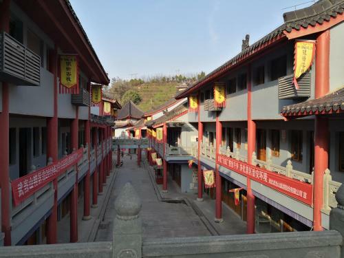 Wudangshan Yinjie Holiday Hotel