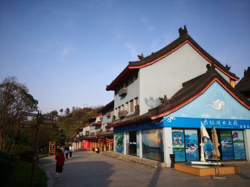 Wudangshan Yinjie Holiday Hotel