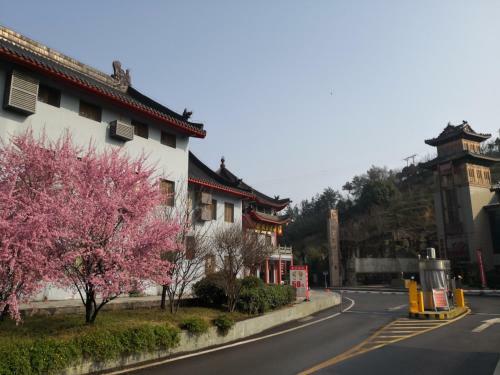Wudangshan Yinjie Holiday Hotel