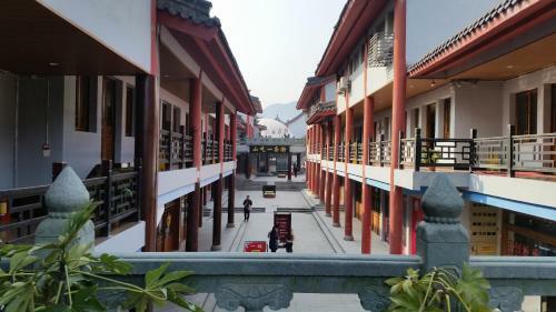 Wudangshan Yinjie Holiday Hotel