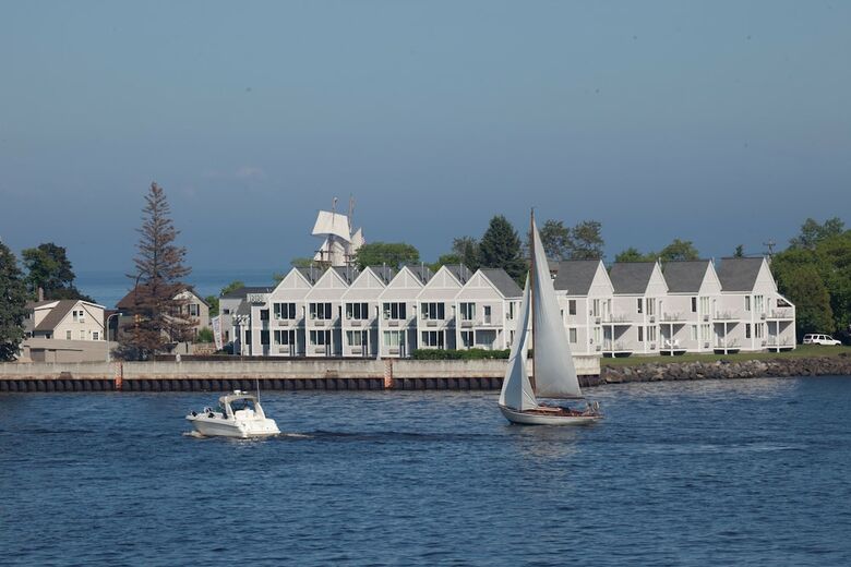 Hotel South Pier Inn