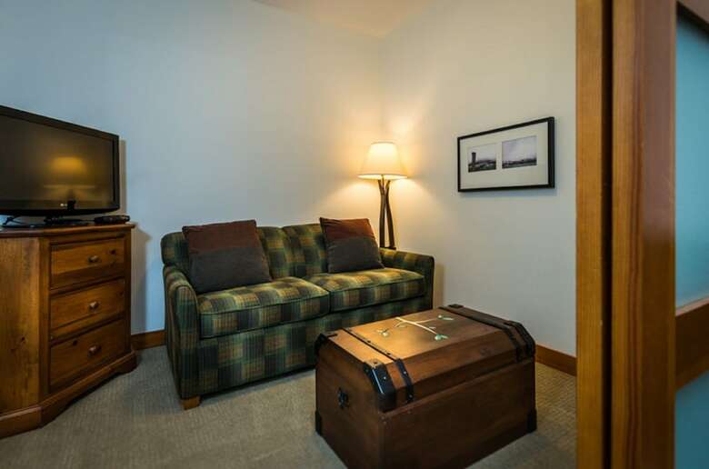 First Tracks Lodge