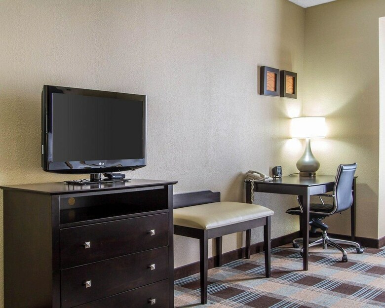 Hotel Comfort Suites Airport