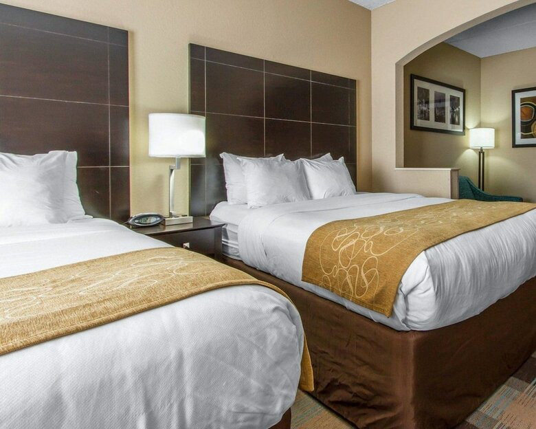 Hotel Comfort Suites Airport