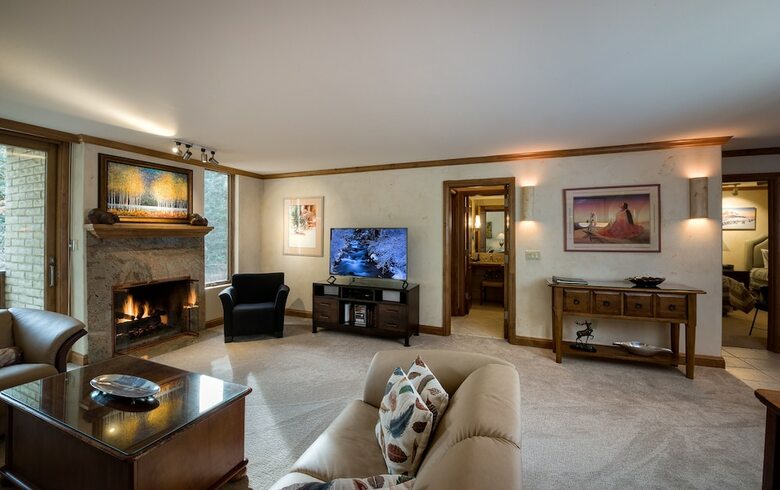 Hotel Vail's Mountain Haus