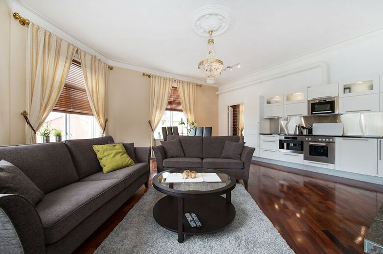 Enter Troms� Apartments