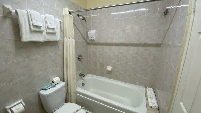 Hotel Bay Gardens Inn
