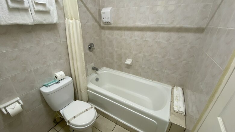 Hotel Bay Gardens Inn