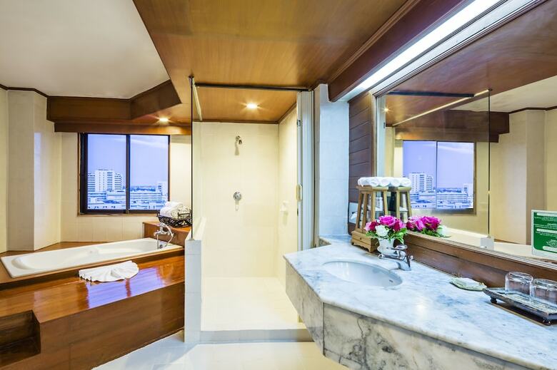 Lotus Hotel Pang Suan Kaew