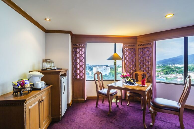 Lotus Hotel Pang Suan Kaew