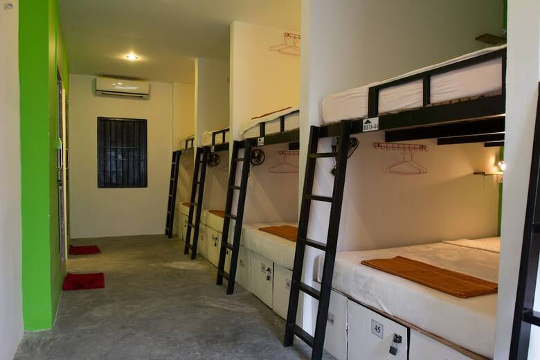 Hostal Warm Bed Hostel