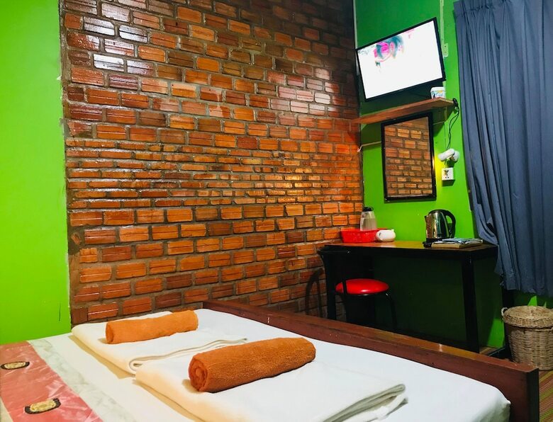 Hostal Warm Bed Hostel