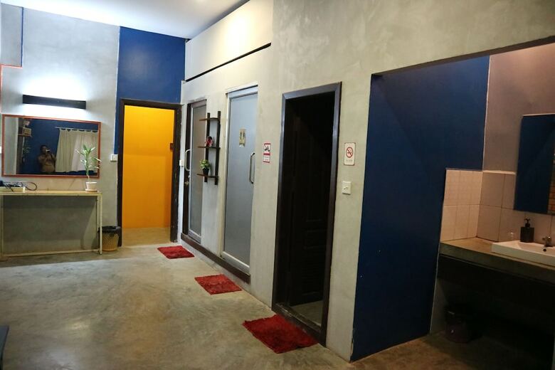 Hostal Warm Bed Hostel