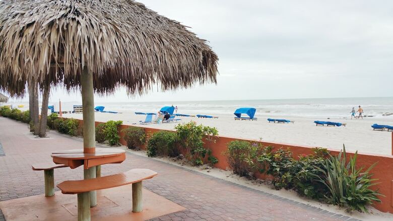 Las Brisas Condominiums