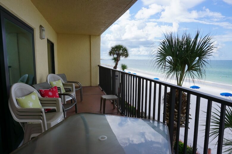 Las Brisas Condominiums