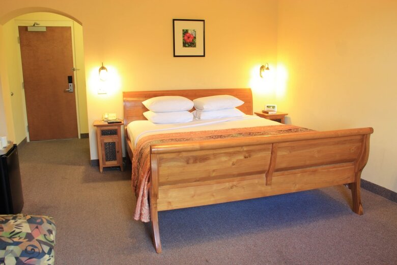Tradewinds Hotel